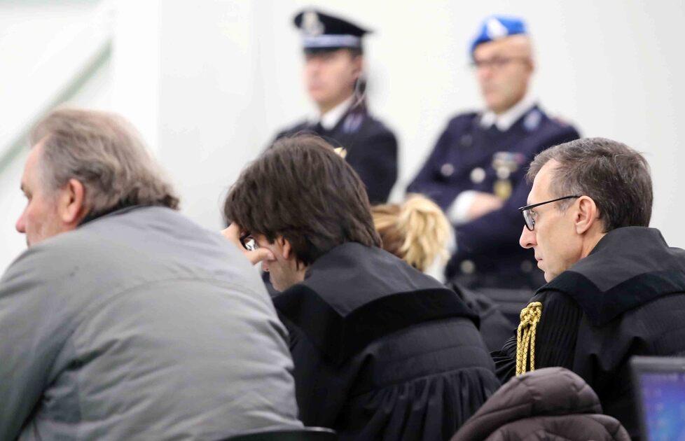 San Felice, nove anni a Bianchini, lui si taglia le vene 