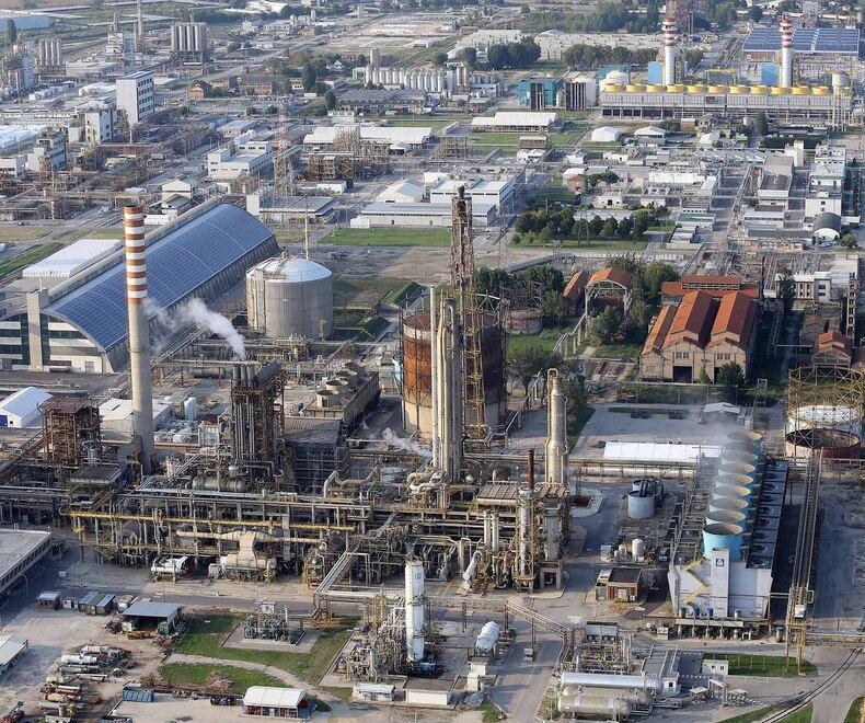 Ferrara, Petrolchimico: «Con lo stop al cracking nessuno stabilimento avrà un futuro» 