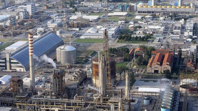 Ferrara, Petrolchimico: «Con lo stop al cracking nessuno stabilimento avrà un futuro»