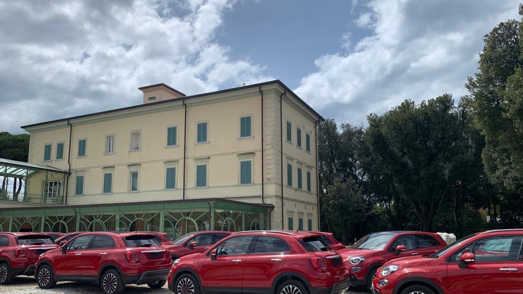 Forte capitale dell'auto, c'è la presentazione della nuova 500 elettrica by Bocelli a Villa Bertelli