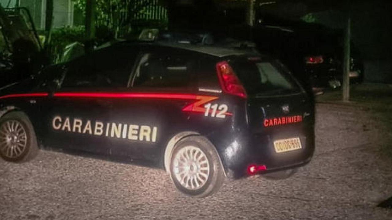 Una pattuglia dei carabinieri (foto d'archivio)