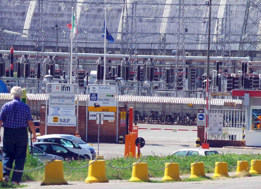 Ferrara. Chimica tra petrolio russo e Palazzo Chigi: le mosse per un futuro nel dopo-cracking. Oggi lo sciopero 