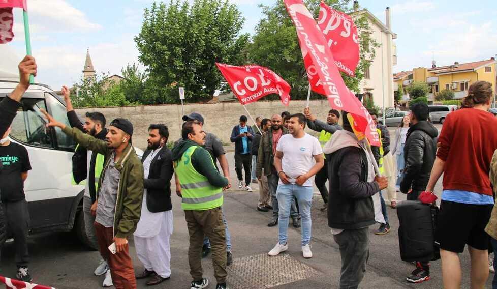 La manifestazione di ieri pomeriggio davanti alla Ruentex di San Giorgio a Colonica