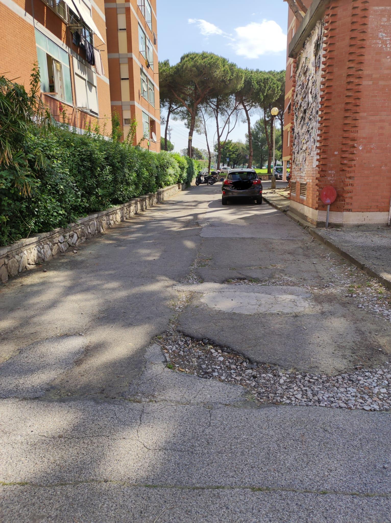 Una buca in via Machiavelli