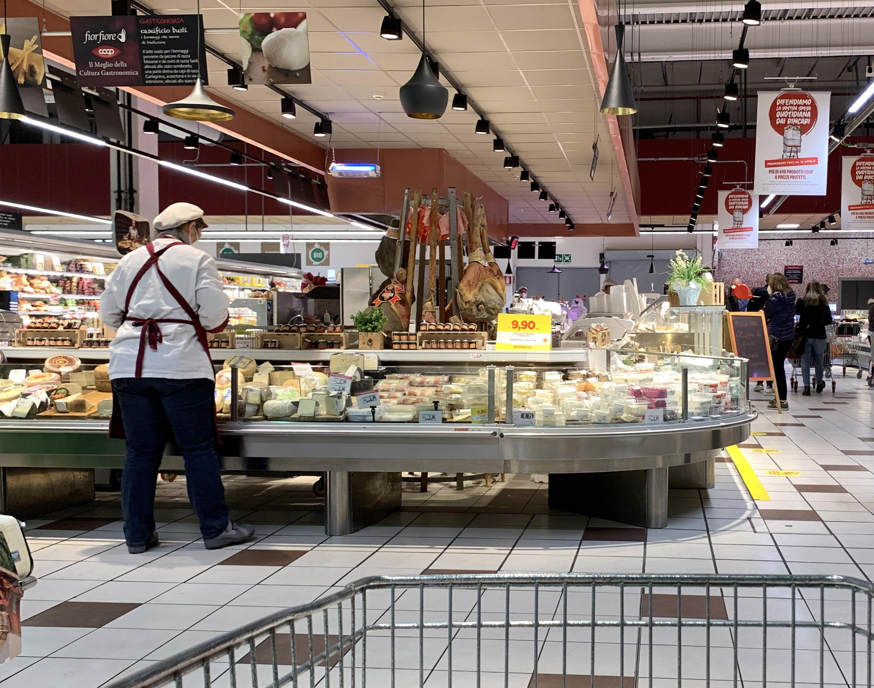 Coop cerca personale in Toscana: decine di posti di lavoro disponibili (Foto Nucci)