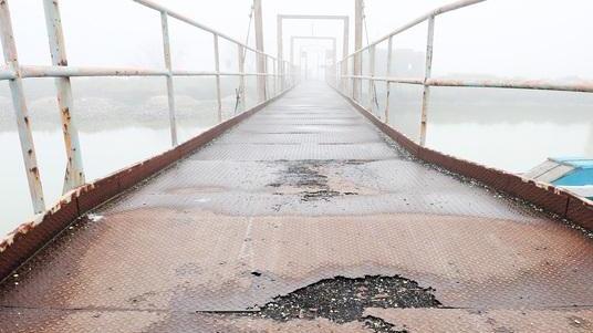 Lido Estensi, chiuso anche il ponte bailey: niente furgoni in Valle Capre