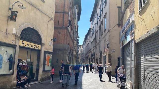 Si cercano commesse nei negozi lucchesi, dove inviare le proprie candidature