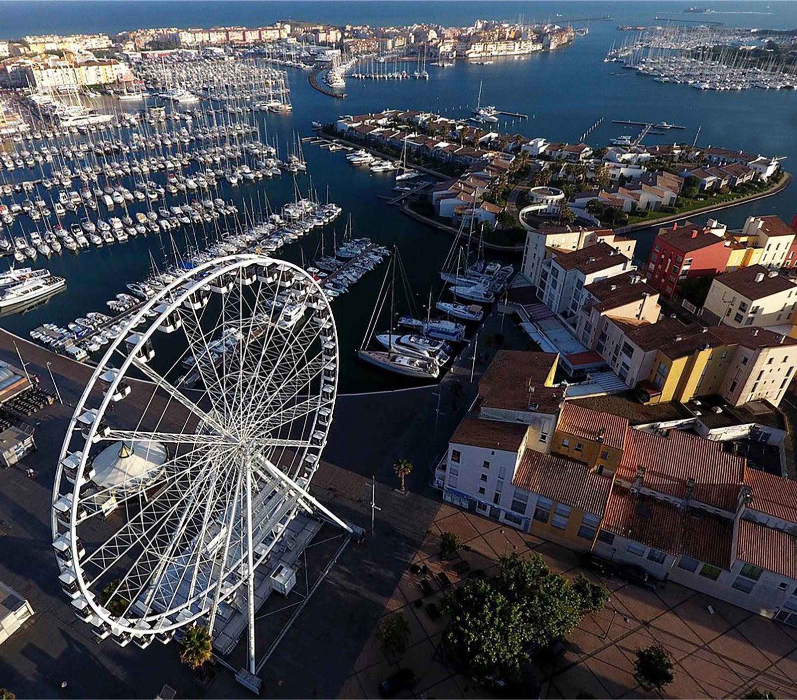 La ruota panoramica che era a Genova alta circa 45 metri