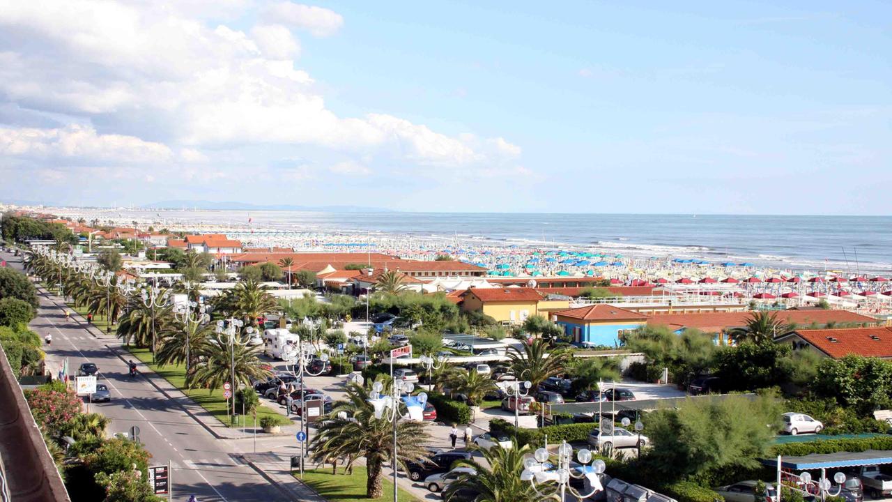 Uno scorcio di spiaggia a Marina di Pietrasanta