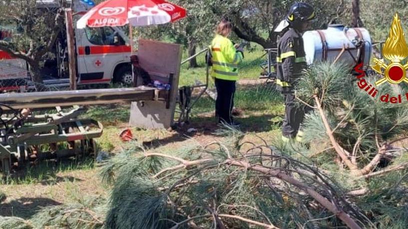 Piombino, incidente in un agriturismo: operaio cade da 6 metri