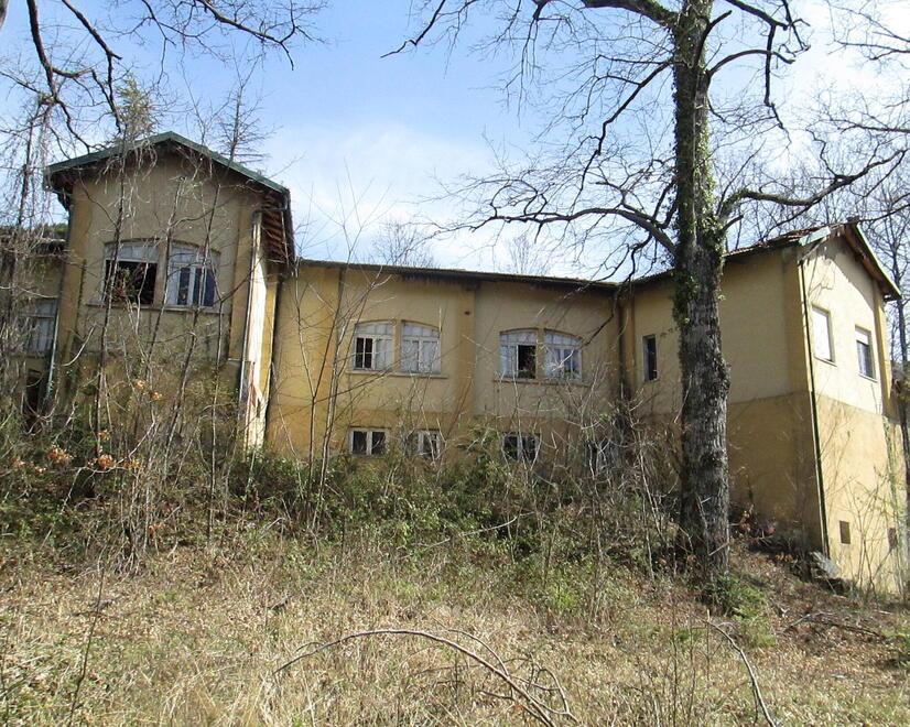 L’ex soggiorno estivo di Pian di Doccia in abbandono da anni: «Recuperiamolo» 