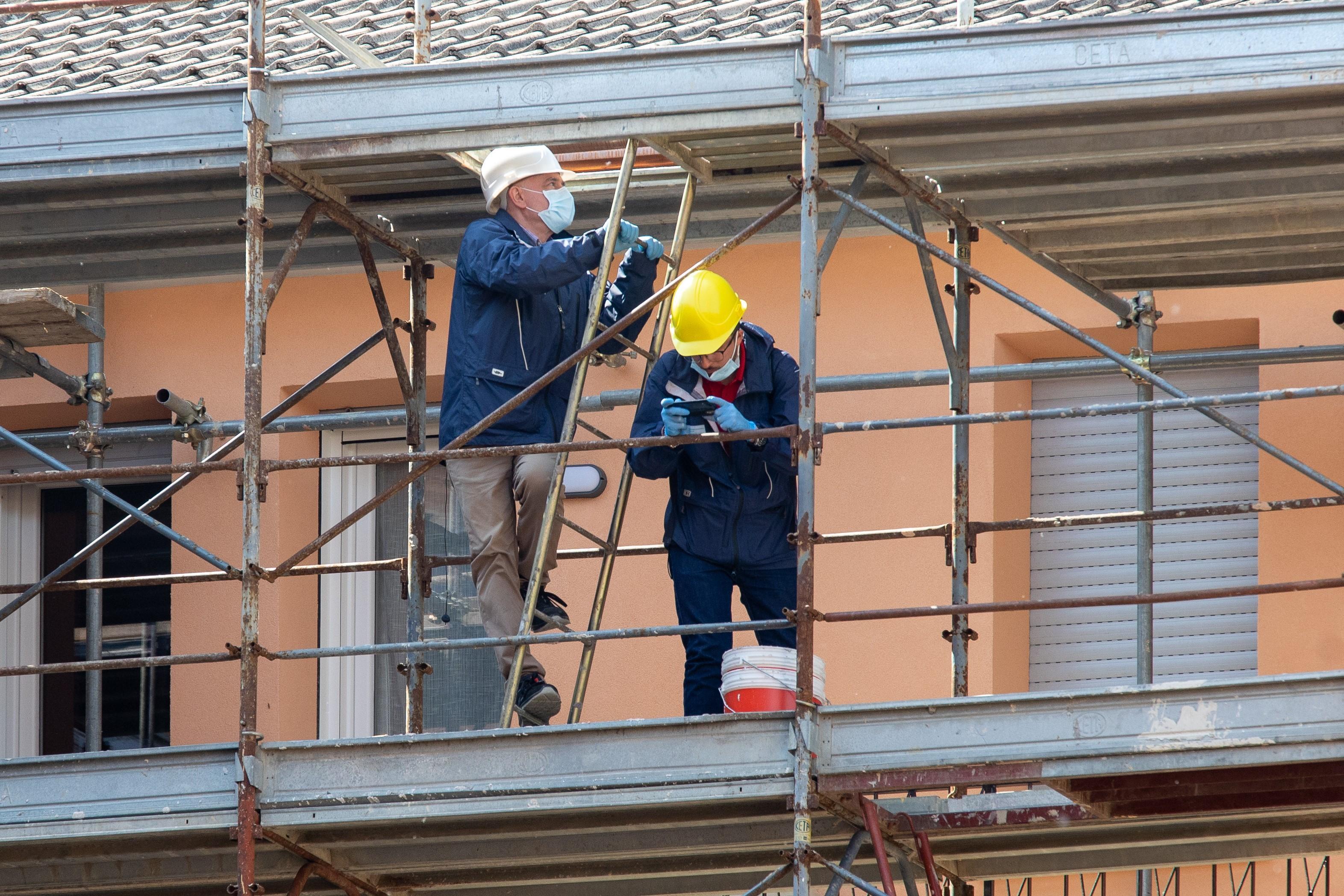 Sequestrato il cantiere dopo la morte sul lavoro di un operaio, indagine per omicidio colposo