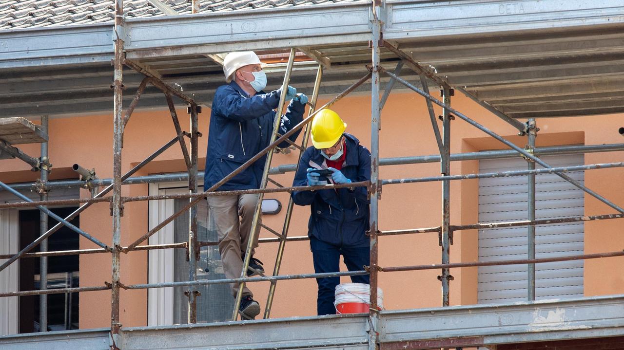 Sequestrato il cantiere dopo la morte sul lavoro di un operaio, indagine per omicidio colposo