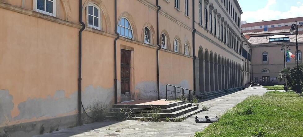 In alto il Polo della Gherardesca dove saranno ricavate alcune aule del liceo
