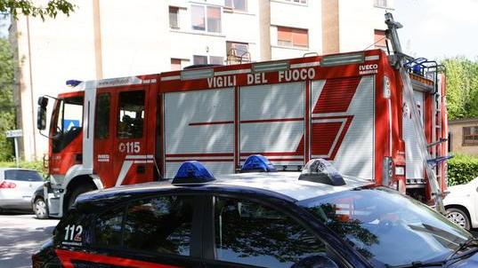 Lo trovano senza vita nella casa, era morto da quattro giorni