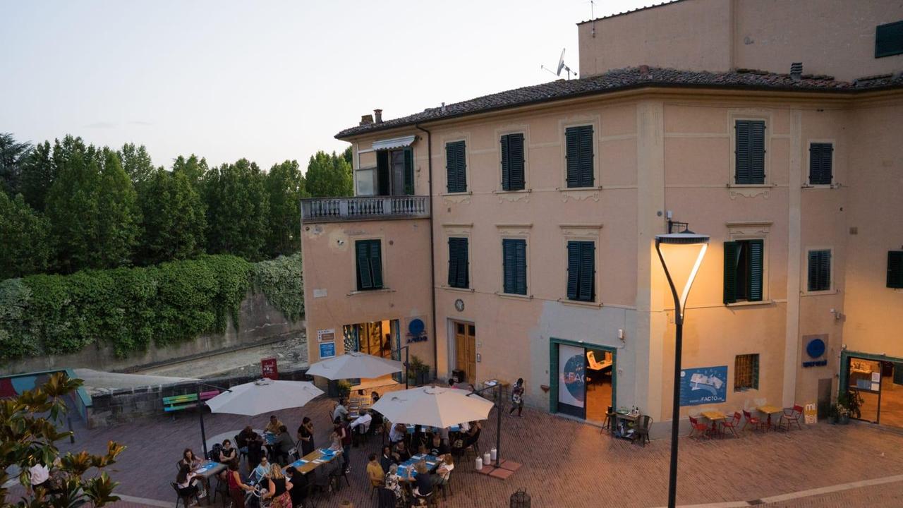 L’esterno del ristorante Facto al Molino, lato corso, visto dall’alto