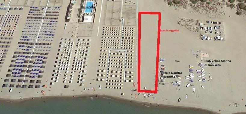 In rosso, il tratto di spiaggia che è stato aggiudicato in via provvisoria al bagno Dolce Vita a Marina di Grosseto