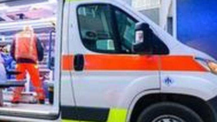 Scontro auto-moto: all'ospedale un 37enne