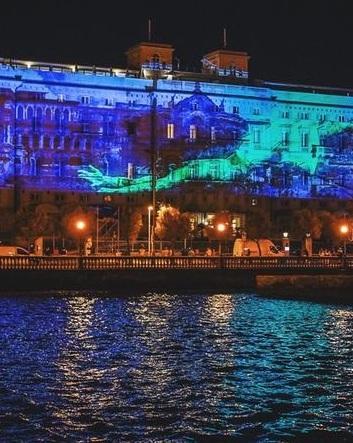Cacciucco, cavalli, fortezze e cinema. A Livorno l’estate dura fino a novembre 