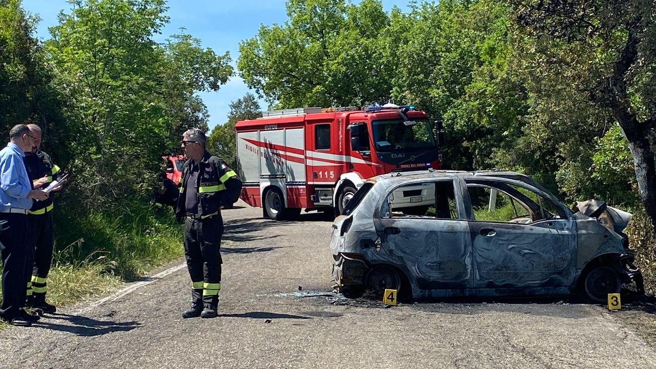 Lajatico, sbanda con l'auto in curva e muore andando a sbattere contro l'albero