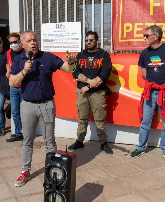 Il petrolchimico senza cracking.  Eni, risposte solo al ministero e Fabbri replica ai sindacati: sono politicizzati 