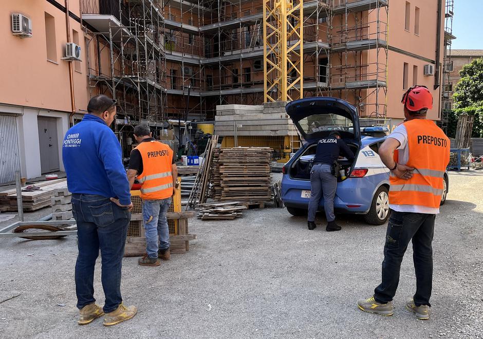 Operaio morto a Ferrara, s’indaga sulla imbragatura