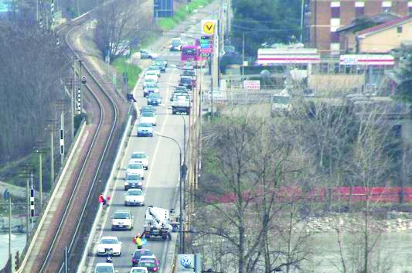 Casalgrande, il ponte sarà chiuso: la rabbia del sindaco