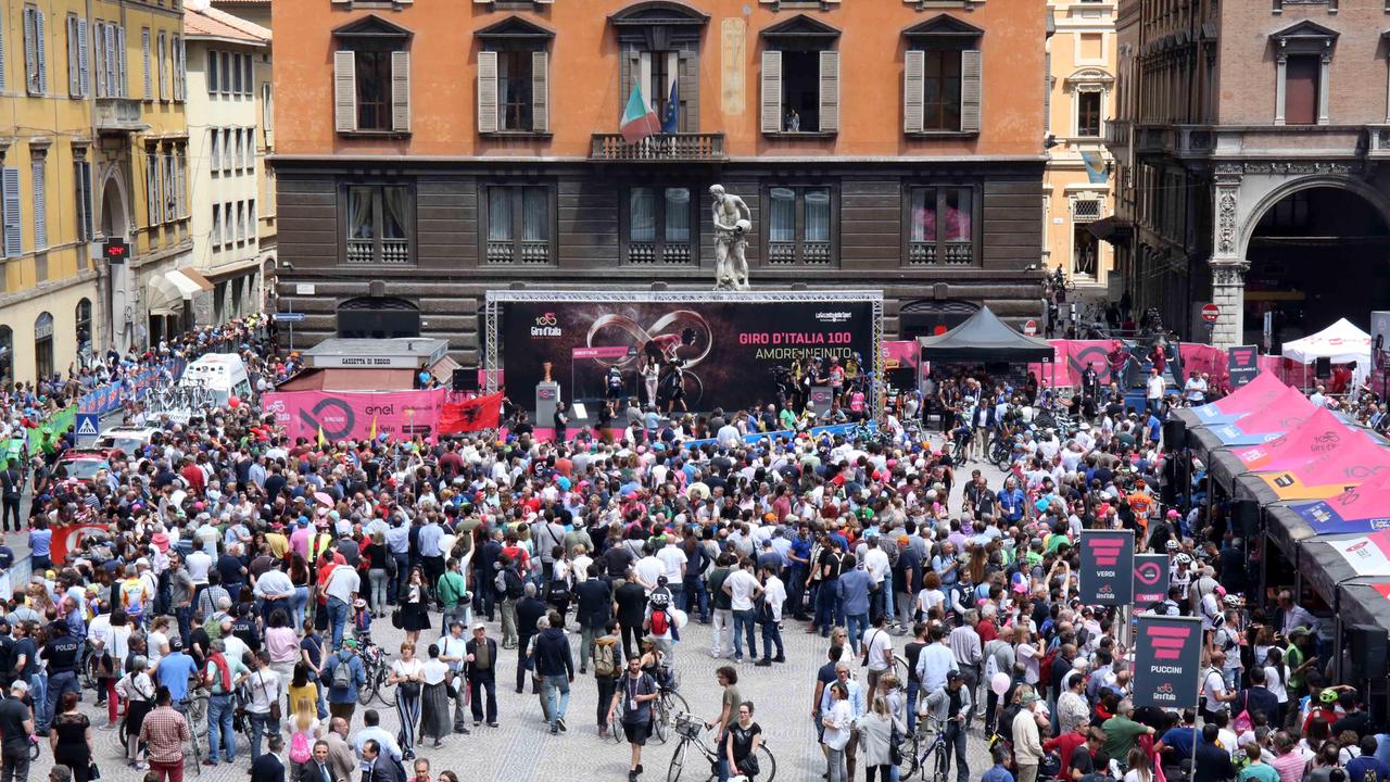 Reggio pronta ad accogliere la corsa rosa