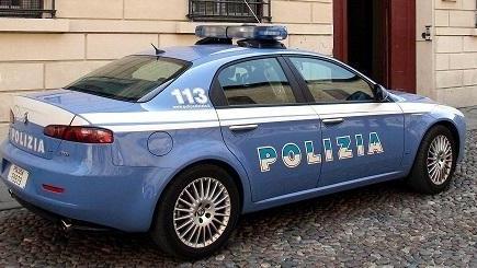 Ferrara. Ruba alcolici e strattona gli agenti: arrestato