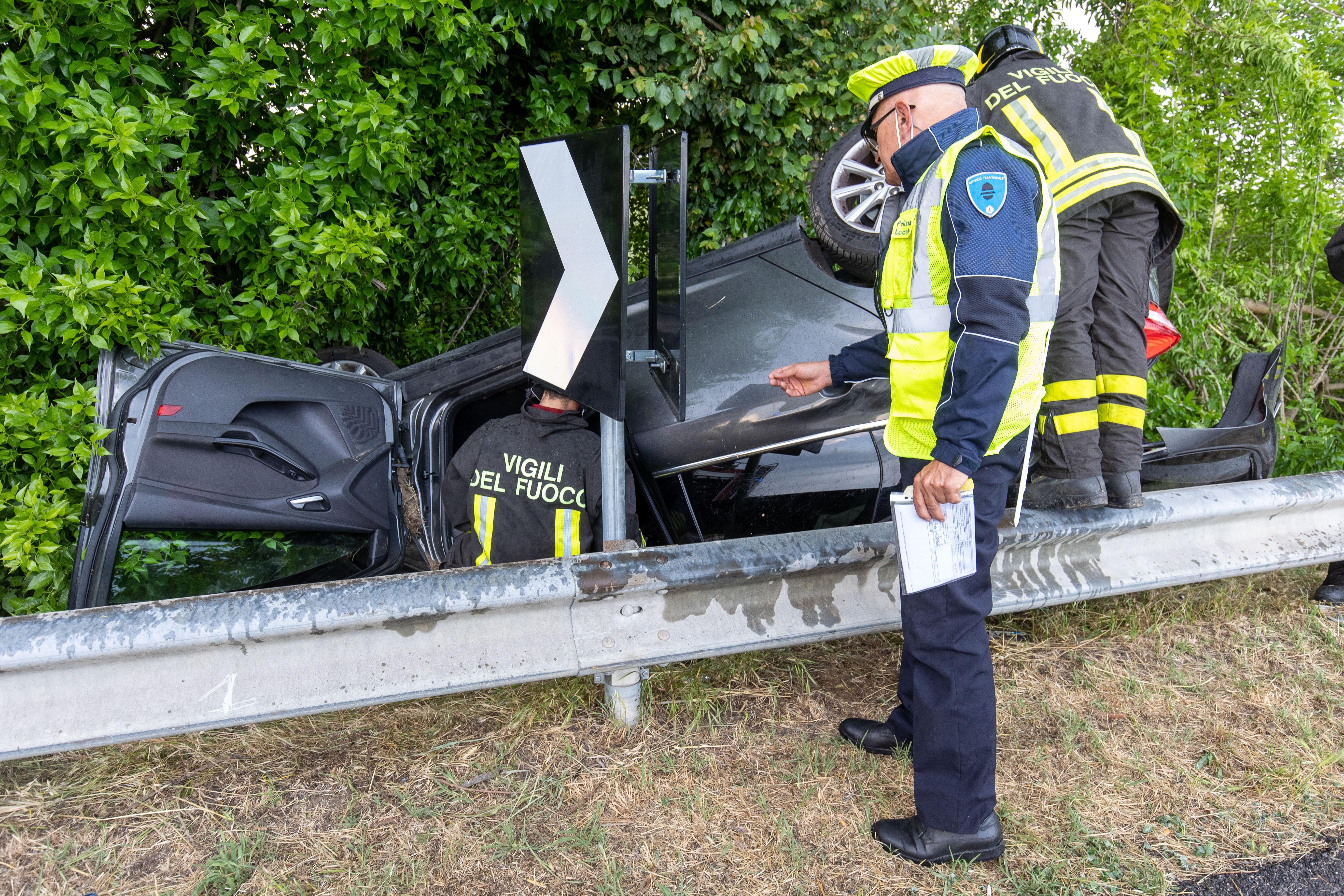 Copparo, auto esce di strada: due donne ferite in modo grave