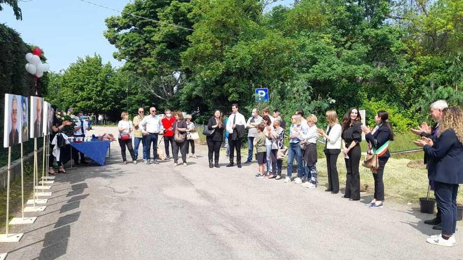 Poviglio, nasce il parco della memoria: piantati i primi undici alberi