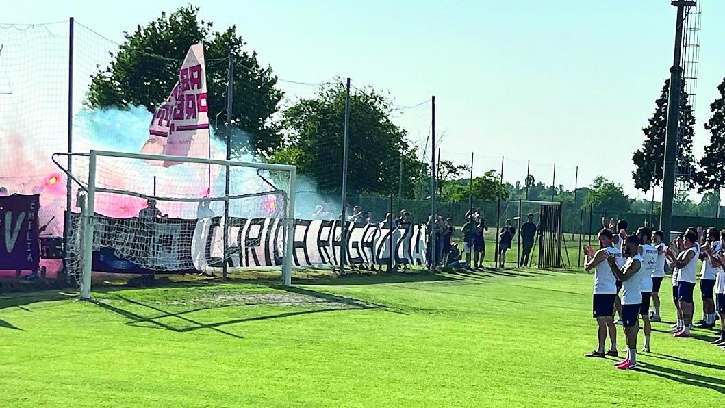 La carica di oltre 250 tifosi per spingere la Reggiana nell’avventura dei playoff