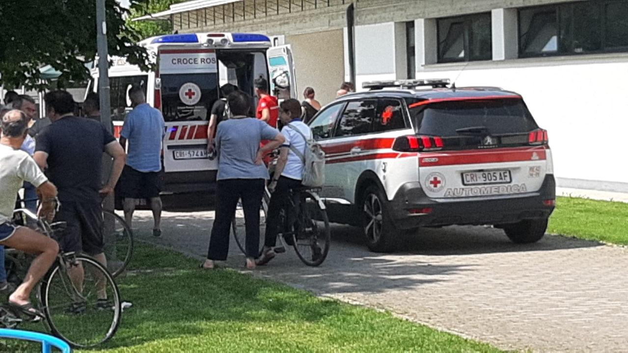 Rolo, colpito da shock anafilattico durante il torneo di calcio: bimbo di 9 anni soccorso con l'elicottero
