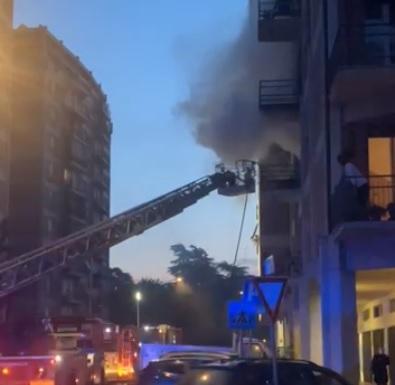 Reggio Emilia, le testimonianze: «Gridavano aiuto. Non riuscivamo a vedere niente»