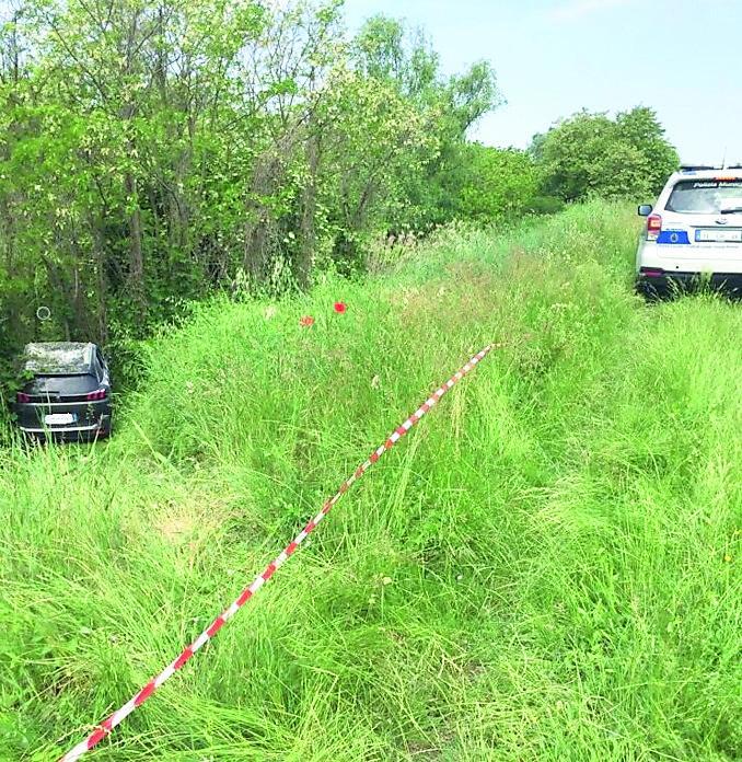 Ritrovata nel Crostolo un'auto rubata
