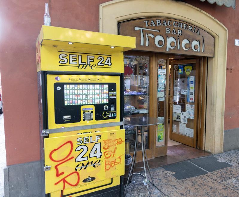 Modena, far west in corso Vittorio Emanuele: baristi aggrediti e picchiati 