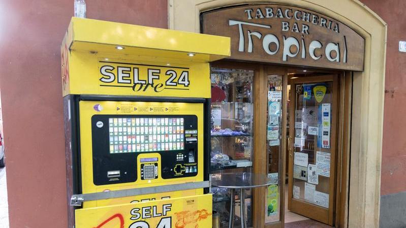 Modena, far west in corso Vittorio Emanuele: baristi aggrediti e picchiati