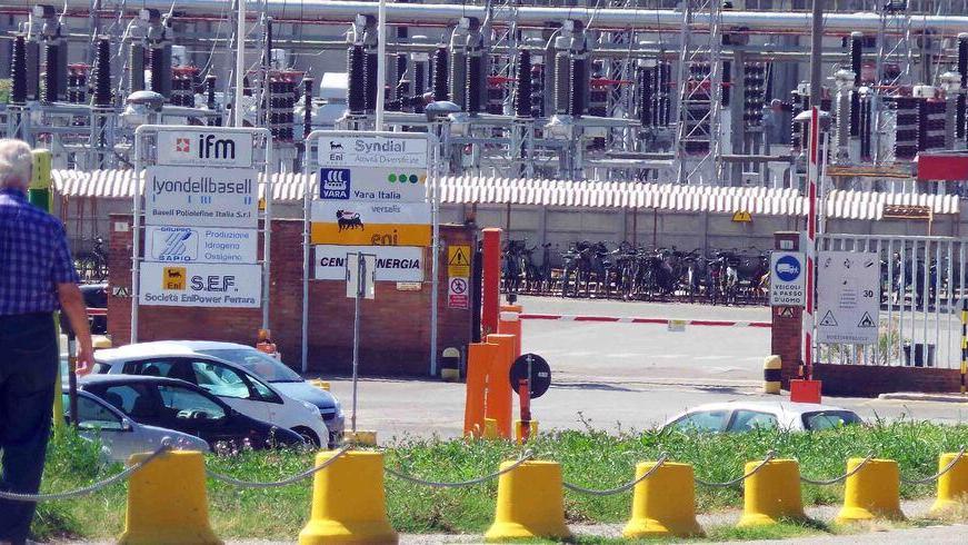 Vertenza petrolchimico: "Chimica, governo garante"