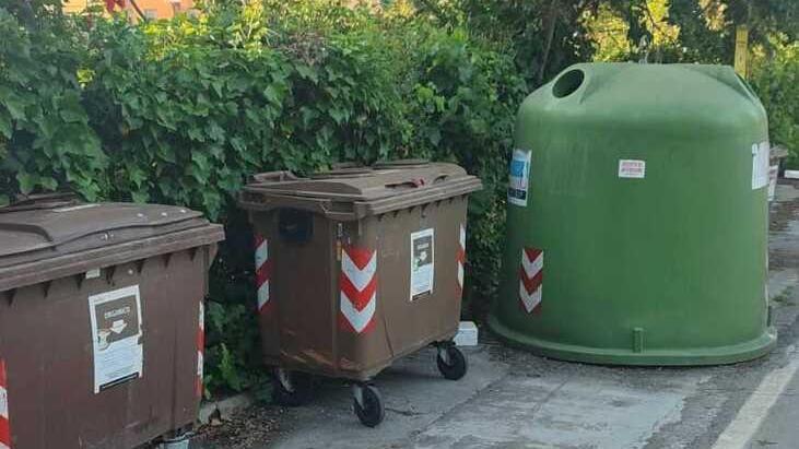 «Raccolta rifiuti, lavoratori pagati 300 euro in meno»