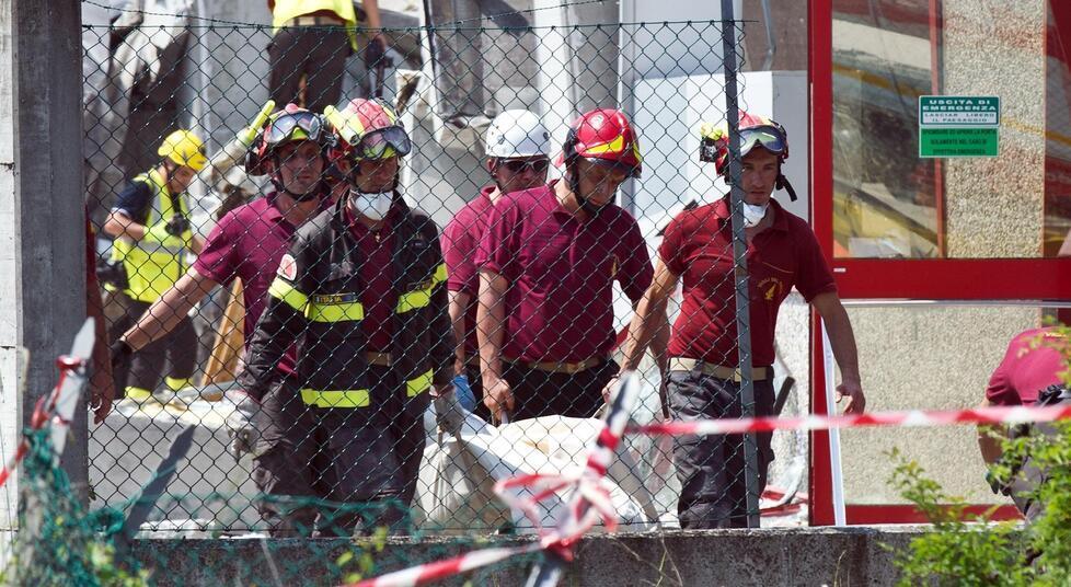 Terremoto nella Bassa. Morti nel crollo della Haemotronic dieci anni fa Risarciti i familiari di due vittime: 1,5 milioni di euro