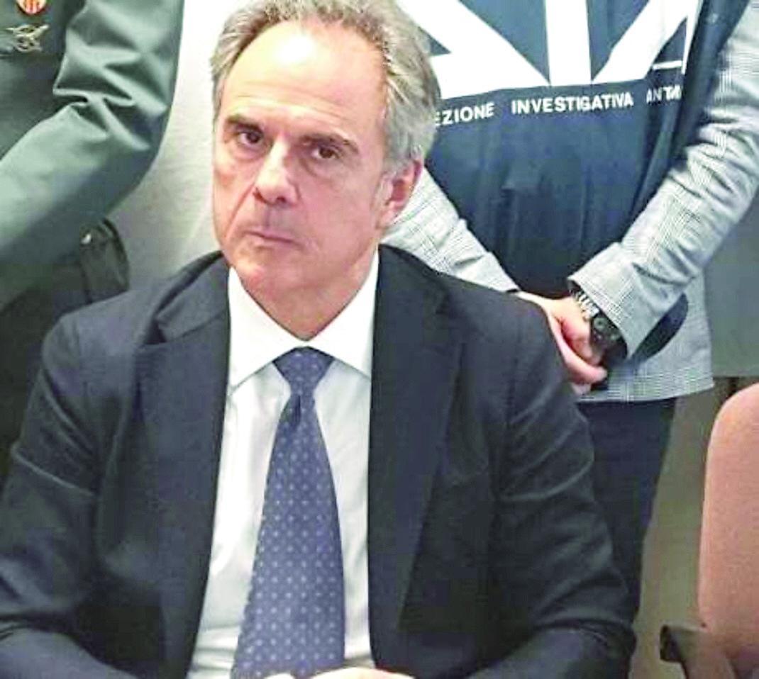 Reggio Emilia. Arriva il procuratore Paci e la guardia giurata gli chiede i documenti