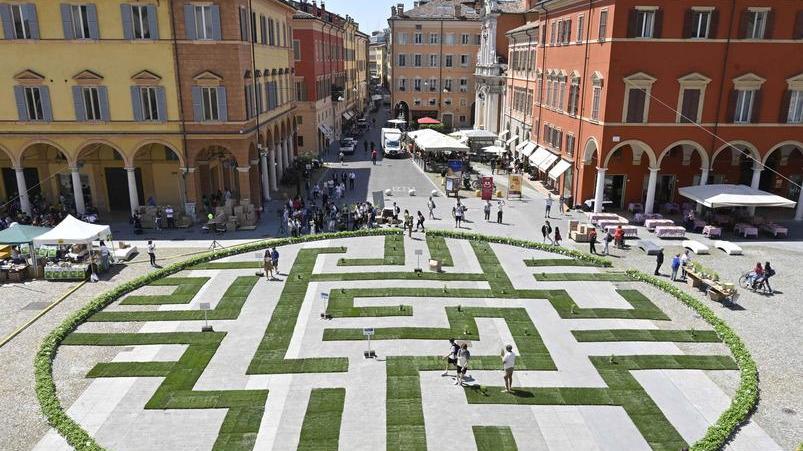 Modena. In piazza Roma un labirinto verde per cambiare e salvare l’ambiente