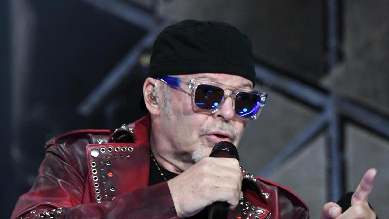 Trento, ...e finalmente torna Vasco che urla. "Pace, amore e musica" Trionfo davanti a 120 mila spettatori