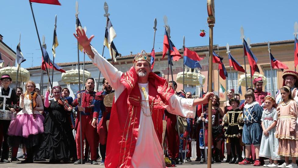 Gnoccata a Guastalla, oggi la cerimonia d’incoronazione di Re Serpo