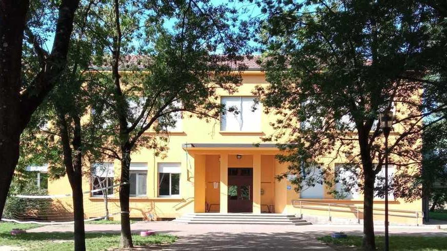 Correggio, scuola da abbattere e rifare