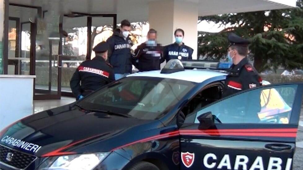 "Lui 50enne vendeva la baby compagna 20enne sui siti hard", a processo