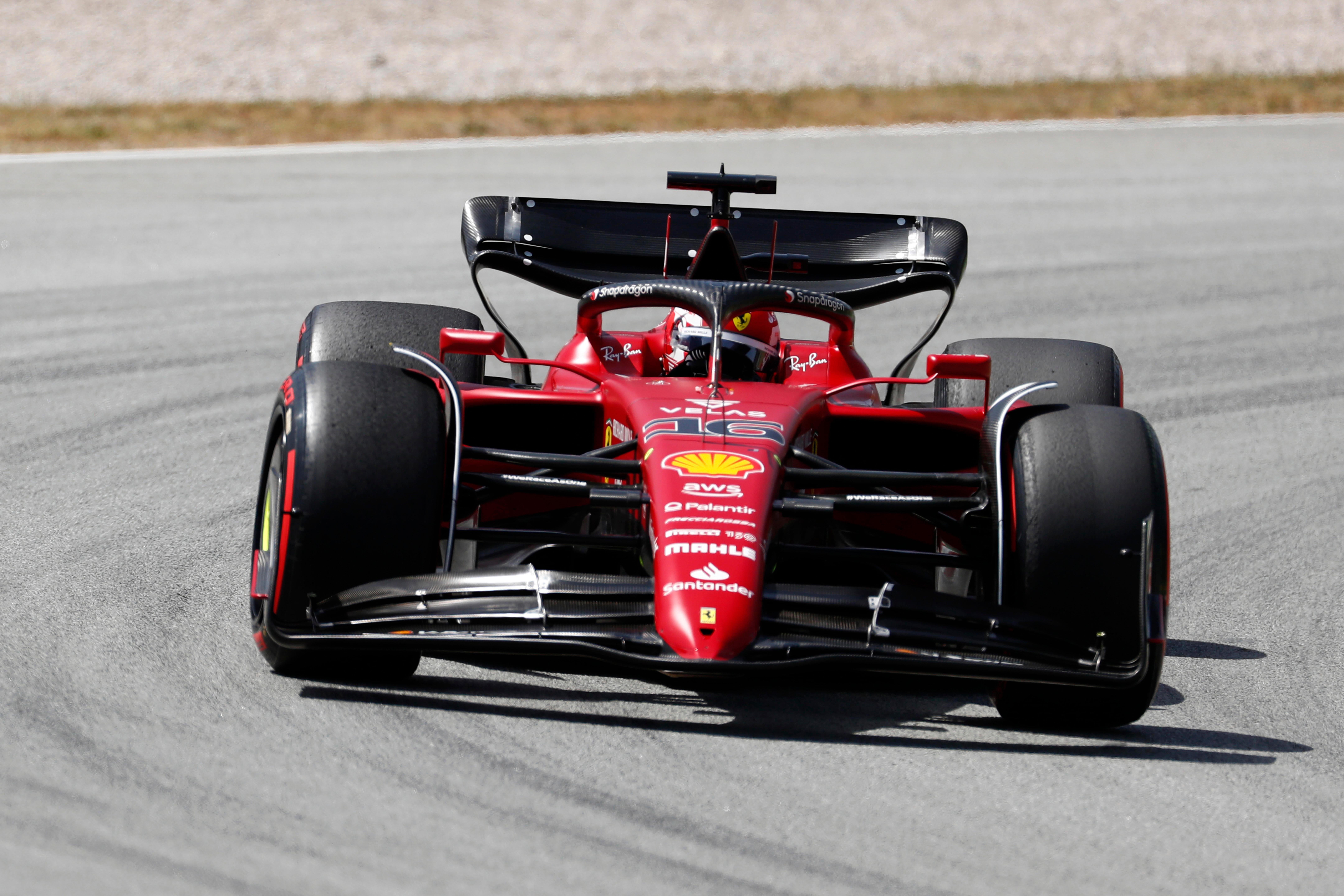 Gp di Spagna, Ferrari che beffa: Leclerc lanciato verso la vittoria costretto a ritirarsi. Vince Verstappen davanti a Perez, quarto Sainz