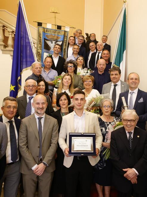 L’orgoglio dei “maestri”, la festa e le storie