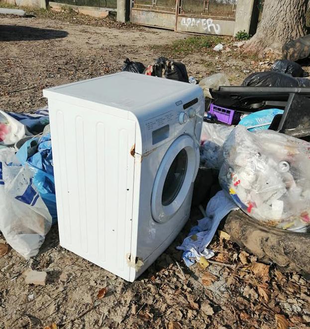 Lidi e rifiuti: una lotta senza fine. E a pagare sono i cittadini onesti 