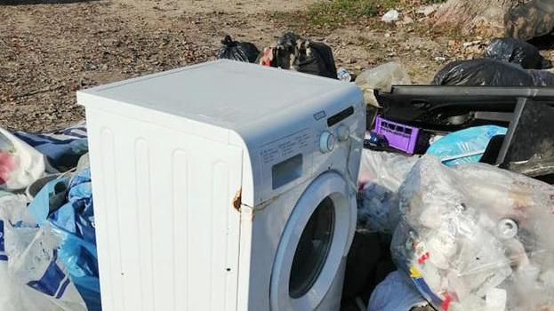 Lidi e rifiuti: una lotta senza fine. E a pagare sono i cittadini onesti